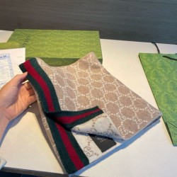 Replica Sciarpa Gucci reversibile lana jacquard con motivo GG 30 x 180 02 Imitazioni Replica Sciarpa Gucci reversibile lana jacquard con motivo GG 30 x 180 02