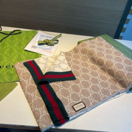 Replica Sciarpa Gucci reversibile lana jacquard con motivo GG 30 x 180 02 Imitazioni Replica Sciarpa Gucci reversibile lana jacquard con motivo GG 30 x 180 02