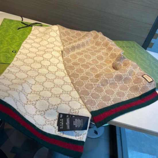 Replica Sciarpa Gucci reversibile lana jacquard con motivo GG 30 x 180 02 Imitazioni Replica Sciarpa Gucci reversibile lana jacquard con motivo GG 30 x 180 02