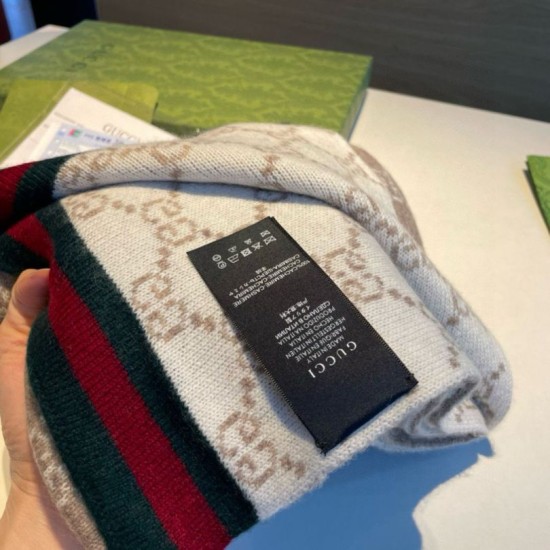 Replica Sciarpa Gucci reversibile lana jacquard con motivo GG 30 x 180 02 Imitazioni Replica Sciarpa Gucci reversibile lana jacquard con motivo GG 30 x 180 02