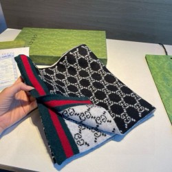 Replica Pari Sciarpa Gucci reversibile lana jacquard con motivo GG 30 x 180 03 Imitazioni Replica Pari Sciarpa Gucci reversibile lana jacquard con motivo GG 30 x 180 03