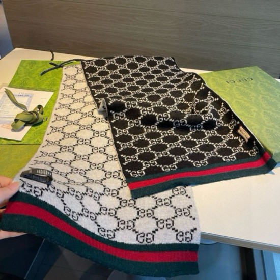 Replica Pari Sciarpa Gucci reversibile lana jacquard con motivo GG 30 x 180 03 Imitazioni Replica Pari Sciarpa Gucci reversibile lana jacquard con motivo GG 30 x 180 03