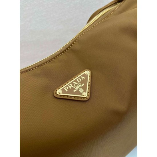 Replica Bora Pari a spalla Prada Explore grande Re-Nylon 1BC264 Marrone Imitazioni Replica Bora Pari a spalla Prada Explore grande Re-Nylon 1BC264 Marrone
