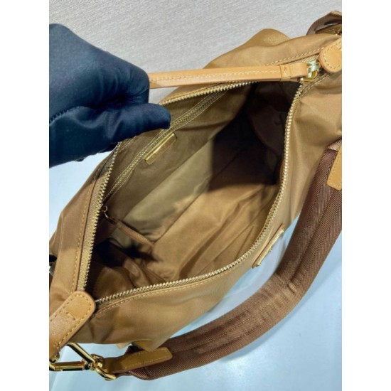 Replica Bora Pari a spalla Prada Explore grande Re-Nylon 1BC264 Marrone Imitazioni Replica Bora Pari a spalla Prada Explore grande Re-Nylon 1BC264 Marrone
