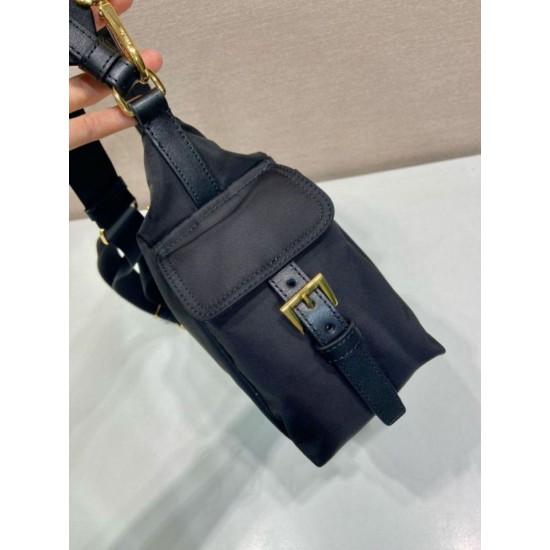 Replica Perfetta a spalla Prada Explore grande Re-Nylon 1BC264 Nero Imitazioni Replica Perfetta a spalla Prada Explore grande Re-Nylon 1BC264 Nero