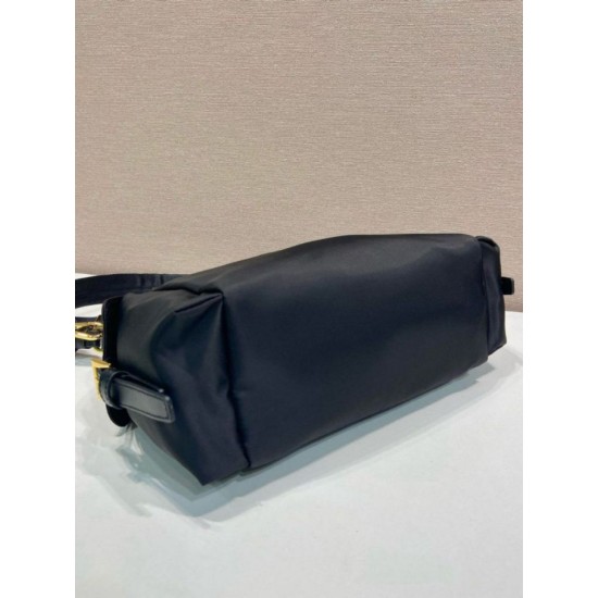 Replica Perfetta a spalla Prada Explore grande Re-Nylon 1BC264 Nero Imitazioni Replica Perfetta a spalla Prada Explore grande Re-Nylon 1BC264 Nero