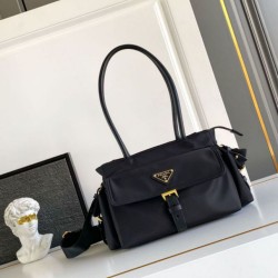 Replica Borsa tote media Prada Explore nappa 1BG596 Nero