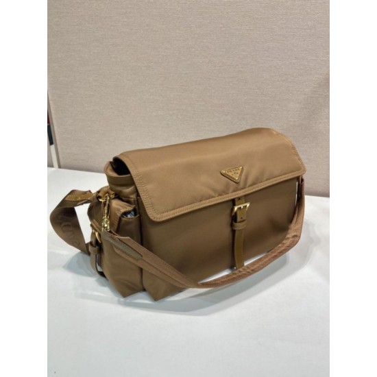Replica Borsa a spalla grande Prada Explore con patta in nappa 1BD391 Marrone Imitazioni Replica Borsa a spalla grande Prada Explore con patta in nappa 1BD391 Marrone