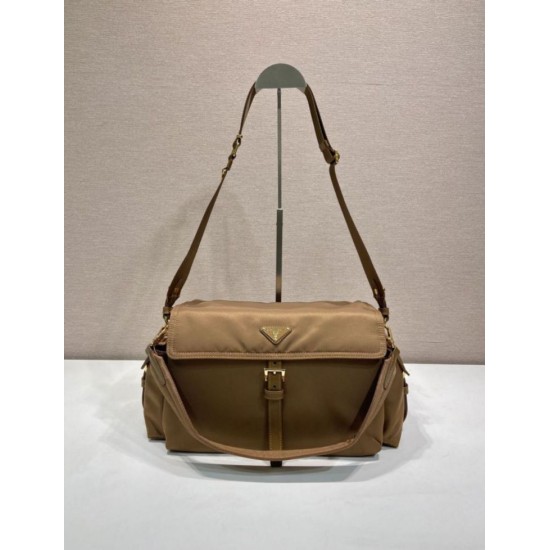 Replica Borsa a spalla grande Prada Explore con patta in nappa 1BD391 Marrone Imitazioni Replica Borsa a spalla grande Prada Explore con patta in nappa 1BD391 Marrone