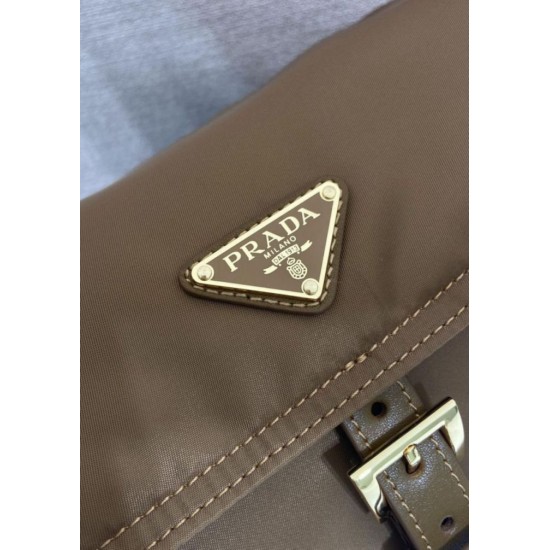 Replica Borsa a spalla grande Prada Explore con patta in nappa 1BD391 Marrone Imitazioni Replica Borsa a spalla grande Prada Explore con patta in nappa 1BD391 Marrone
