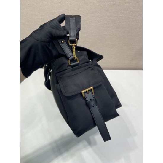 Replica Borsa a spalla grande Prada Explore con patta in nappa 1BD391 Nero Imitazioni Replica Borsa a spalla grande Prada Explore con patta in nappa 1BD391 Nero