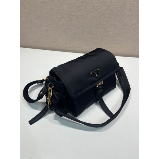 Replica Borsa a spalla Prada Explore Re-Nylon media con patta 1BD394 nero Imitazioni Replica Borsa a spalla Prada Explore Re-Nylon media con patta 1BD394 nero