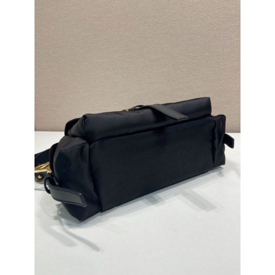 Replica Borsa a spalla Prada Explore Re-Nylon media con patta 1BD394 nero Imitazioni Replica Borsa a spalla Prada Explore Re-Nylon media con patta 1BD394 nero