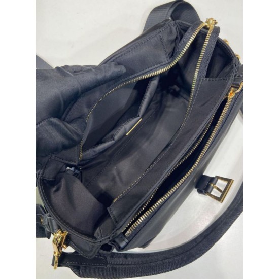 Replica Borsa a spalla Prada Explore Re-Nylon media con patta 1BD394 nero Imitazioni Replica Borsa a spalla Prada Explore Re-Nylon media con patta 1BD394 nero