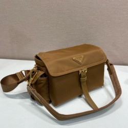 Replica Borsa a spalla Prada Explore Re-Nylon media con patta 1BD394 Marrone