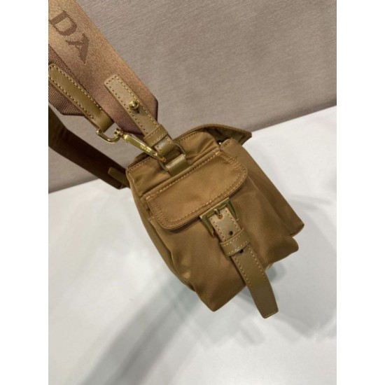 Replica Borsa a spalla Prada Explore Re-Nylon media con patta 1BD394 Marrone Imitazioni Replica Borsa a spalla Prada Explore Re-Nylon media con patta 1BD394 Marrone