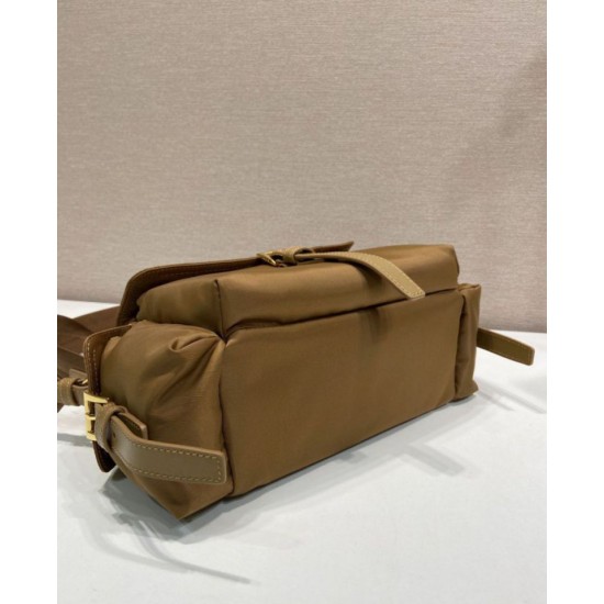 Replica Borsa a spalla Prada Explore Re-Nylon media con patta 1BD394 Marrone Imitazioni Replica Borsa a spalla Prada Explore Re-Nylon media con patta 1BD394 Marrone
