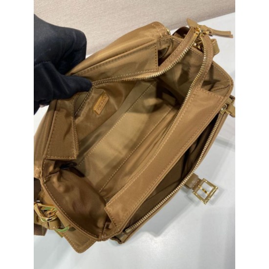 Replica Borsa a spalla Prada Explore Re-Nylon media con patta 1BD394 Marrone Imitazioni Replica Borsa a spalla Prada Explore Re-Nylon media con patta 1BD394 Marrone