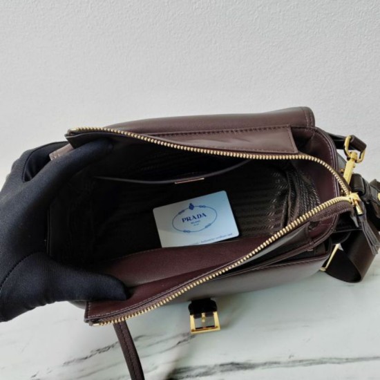 Replica Borse Alta Qualità a spalla media Prada Explore con patta 1BD394 Borgogna Imitazioni Replica Borse Alta Qualità a spalla media Prada Explore con patta 1BD394 Borgogna