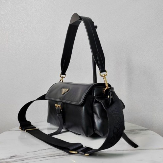 Replica Borsa a spalla media Prada Explore con patta 1BD394 Nero Imitazioni Replica Borsa a spalla media Prada Explore con patta 1BD394 Nero
