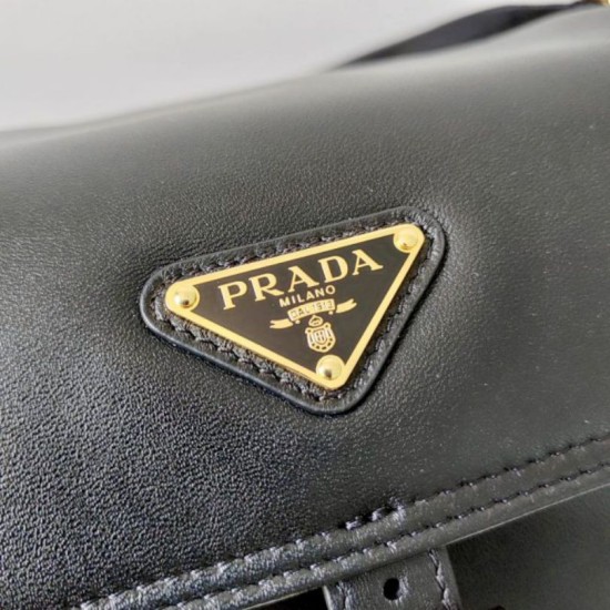 Replica Borsa a spalla media Prada Explore con patta 1BD394 Nero Imitazioni Replica Borsa a spalla media Prada Explore con patta 1BD394 Nero