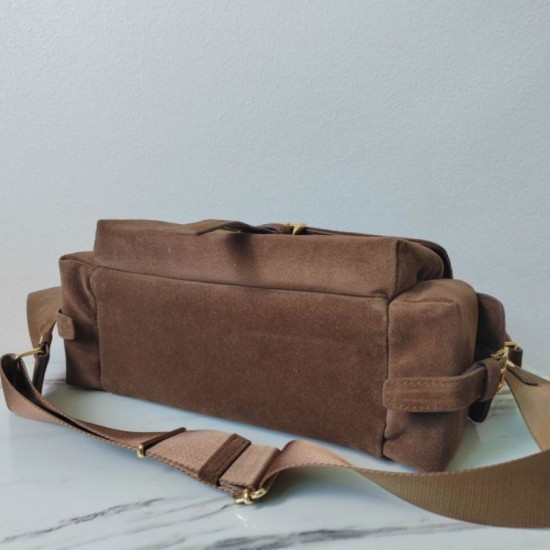 Replica Borsa a tracolla media Prada Explore con patta scamosciata Marrone Imitazioni Replica Borsa a tracolla media Prada Explore con patta scamosciata Marrone