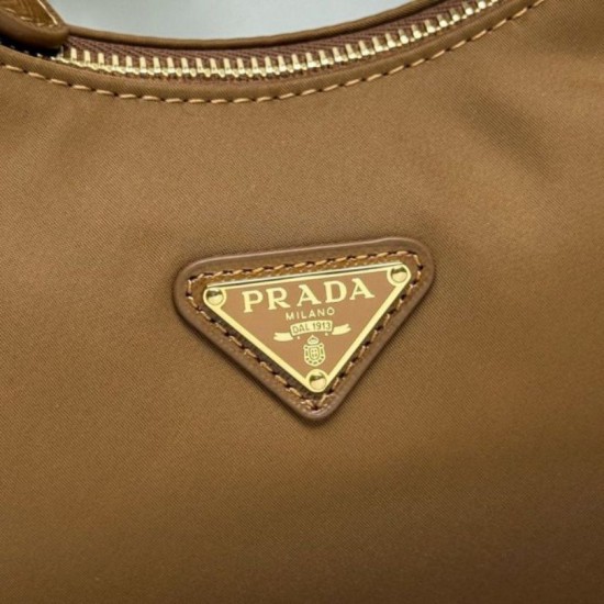 Replica Borsa hobo mini Prada Re-Edition 2005 Re-Nylon Saffiano 1N204M Marrone Imitazioni Replica Borsa hobo mini Prada Re-Edition 2005 Re-Nylon Saffiano 1N204M Marrone