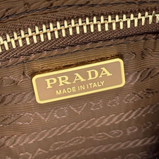 Replica Borsa hobo mini Prada Re-Edition 2005 Re-Nylon Saffiano 1N204M Marrone Imitazioni Replica Borsa hobo mini Prada Re-Edition 2005 Re-Nylon Saffiano 1N204M Marrone