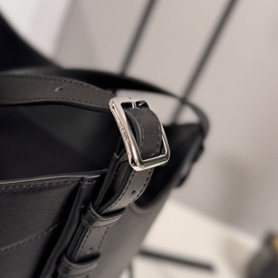 Replica Borsa tote media classica Loewe Hammock Flip Nero Imitazioni Replica Borsa tote media classica Loewe Hammock Flip Nero