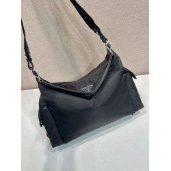 Borsa a tracolla Prada Explore Re-Nylon da uomo Nero Borsa a tracolla Prada Explore Re-Nylon da uomo Nero
