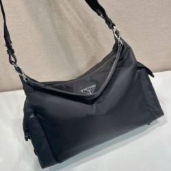 Replica Borsa a tracolla Prada Explore Re-Nylon da uomo Nero Imitazioni Replica Borsa a tracolla Prada Explore Re-Nylon da uomo Nero