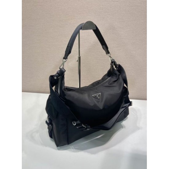 Replica Borsa a tracolla Prada Explore Re-Nylon da uomo Nero Imitazioni Replica Borsa a tracolla Prada Explore Re-Nylon da uomo Nero