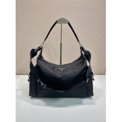 Borsa a tracolla Prada Explore Re-Nylon da uomo Nero