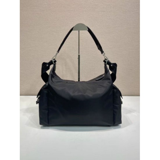 Replica Borsa a tracolla Prada Explore Re-Nylon da uomo Nero Imitazioni Replica Borsa a tracolla Prada Explore Re-Nylon da uomo Nero