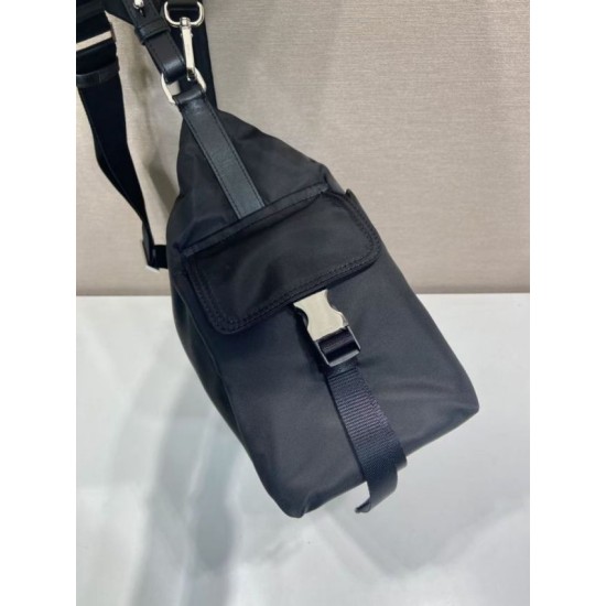Replica Borsa a tracolla Prada Explore Re-Nylon da uomo Nero Imitazioni Replica Borsa a tracolla Prada Explore Re-Nylon da uomo Nero