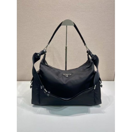 Replica Borsa a tracolla Prada Explore Re-Nylon da uomo Nero Imitazioni Replica Borsa a tracolla Prada Explore Re-Nylon da uomo Nero