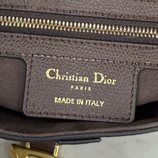 Replica Borse Saddle Dior pelle di vitello martellata marrone Imitazioni Replica Borse Saddle Dior pelle di vitello martellata marrone