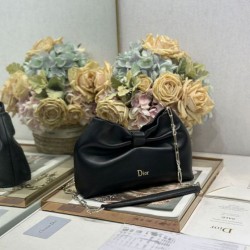 Replica Borsa Dior Bow con fiocco nero e metallo finitura oro Imitazioni Replica Borsa Dior Bow con fiocco nero e metallo finitura oro