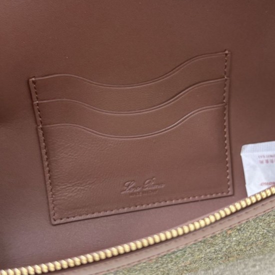 Replica Perfetta Loro Piana Extra Clutch L29 Caramello Salvia Imitazioni Replica Perfetta Loro Piana Extra Clutch L29 Caramello Salvia