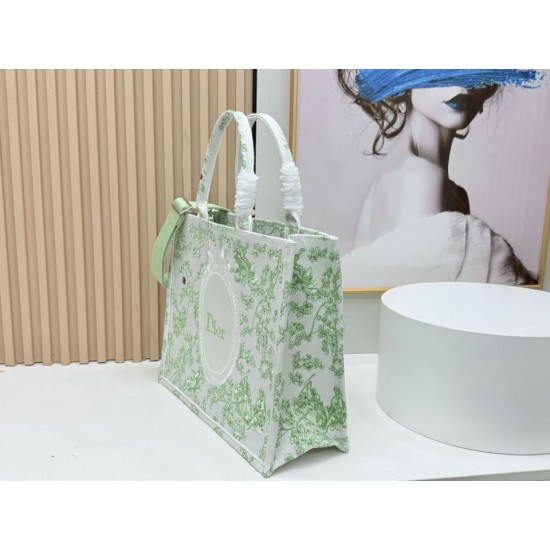 Replica Borsa Dior Book Tote piccolo/media/grande con tracolla ricamo Toile de Jouy multicolore verde