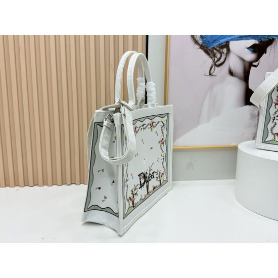 Replica Borse Dioramour Dior Book Tote con tracolla multicolore fiori Revolution ricamati bianchi Imitazioni Replica Borse Dioramour Dior Book Tote con tracolla multicolore fiori Revolution ricamati bianchi