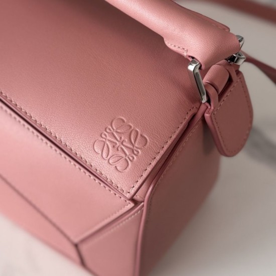 Replica Borsa Loewe Mini Featherlight Puzzle Cipria Imitazioni Replica Borsa Loewe Mini Featherlight Puzzle Cipria