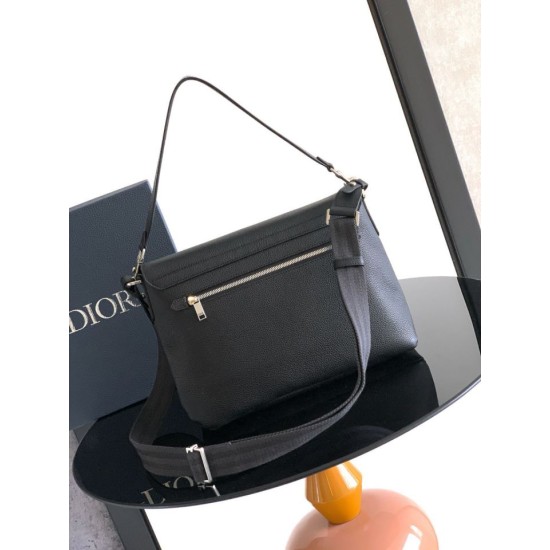 Replica Borsa a tracolla Dior Privé Messenger Uomo con patta nera Imitazioni Replica Borsa a tracolla Dior Privé Messenger Uomo con patta nera