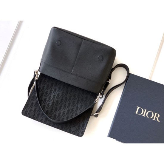 Replica Borsa a tracolla Dior Privé Messenger Uomo con patta nera Imitazioni Replica Borsa a tracolla Dior Privé Messenger Uomo con patta nera