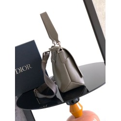 Borse a tracolla Dior Privé Messenger Uomo con patta Grigia Borse a tracolla Dior Privé Messenger Uomo con patta Grigia