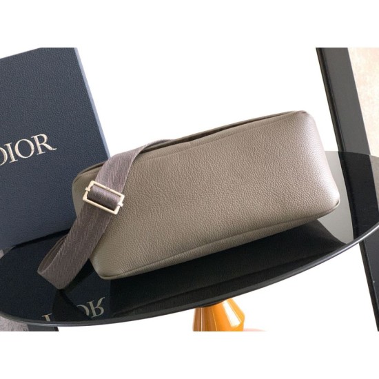 Replica Borse Firmate a tracolla Dior Privé Messenger Uomo con patta Grigia Imitazioni Replica Borse Firmate a tracolla Dior Privé Messenger Uomo con patta Grigia
