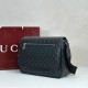 Replica Borsa a tracolla media Gucci 850235 GG Emblem Uomo Nero Imitazioni Replica Borsa a tracolla media Gucci 850235 GG Emblem Uomo Nero