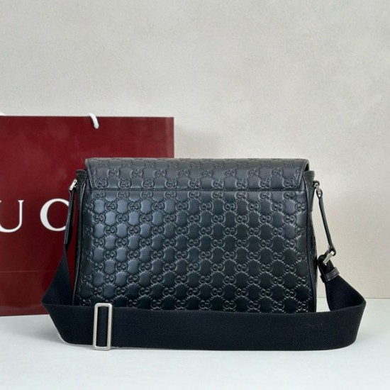 Replica Borsa a tracolla media Gucci 850235 GG Emblem Uomo Nero Imitazioni Replica Borsa a tracolla media Gucci 850235 GG Emblem Uomo Nero