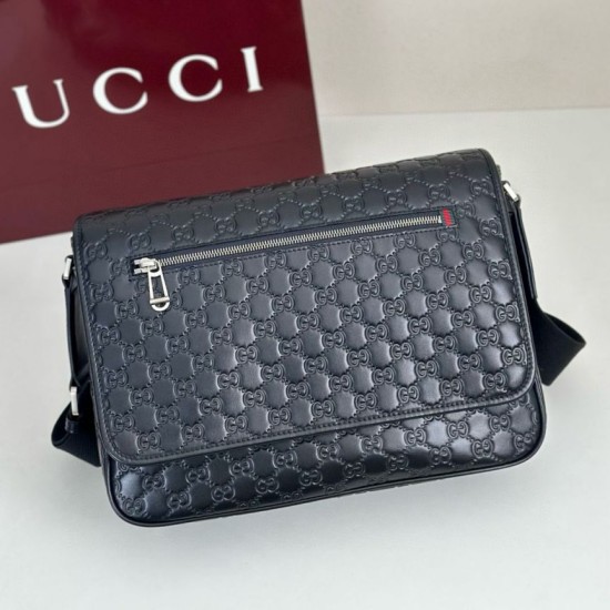 Replica Borsa a tracolla media Gucci 850235 GG Emblem Uomo Nero Imitazioni Replica Borsa a tracolla media Gucci 850235 GG Emblem Uomo Nero
