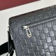Replica Borsa a tracolla media Gucci 850235 GG Emblem Uomo Nero Imitazioni Replica Borsa a tracolla media Gucci 850235 GG Emblem Uomo Nero